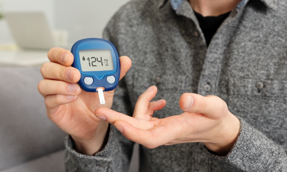 Blood sugar monitoring using a glucose meter at home